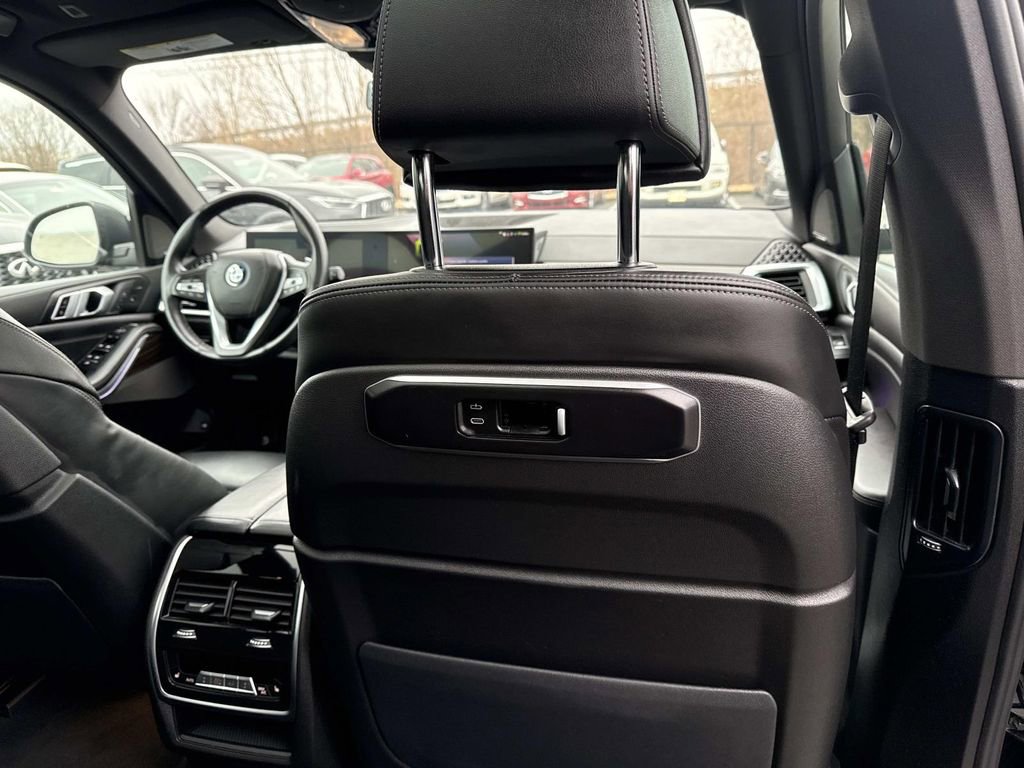 Used 2025 BMW X5 xDrive50e AWD/4WD image 38
