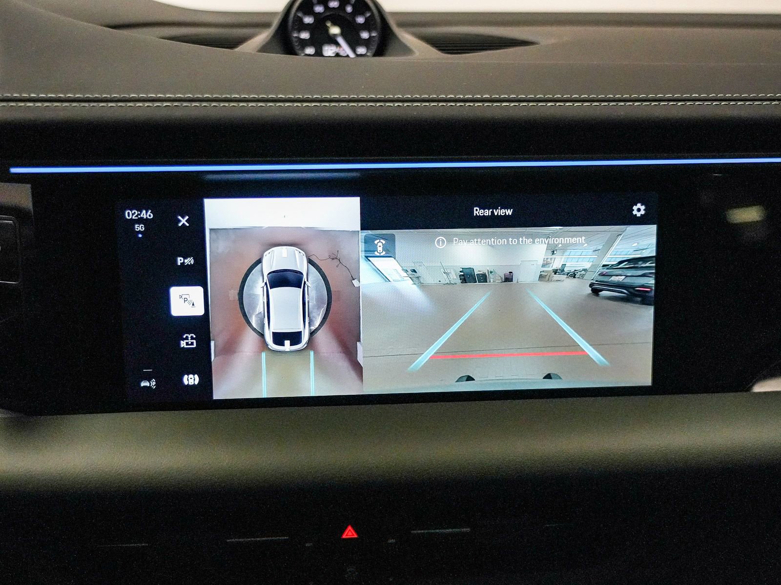 Certified 2025 Porsche Macan 4S Electric AWD/4WD image 26