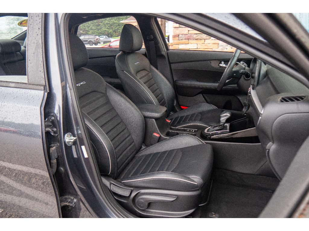 Used 2023 Kia Forte GT-Line w/ GT-Line Premium Package FWD image 16