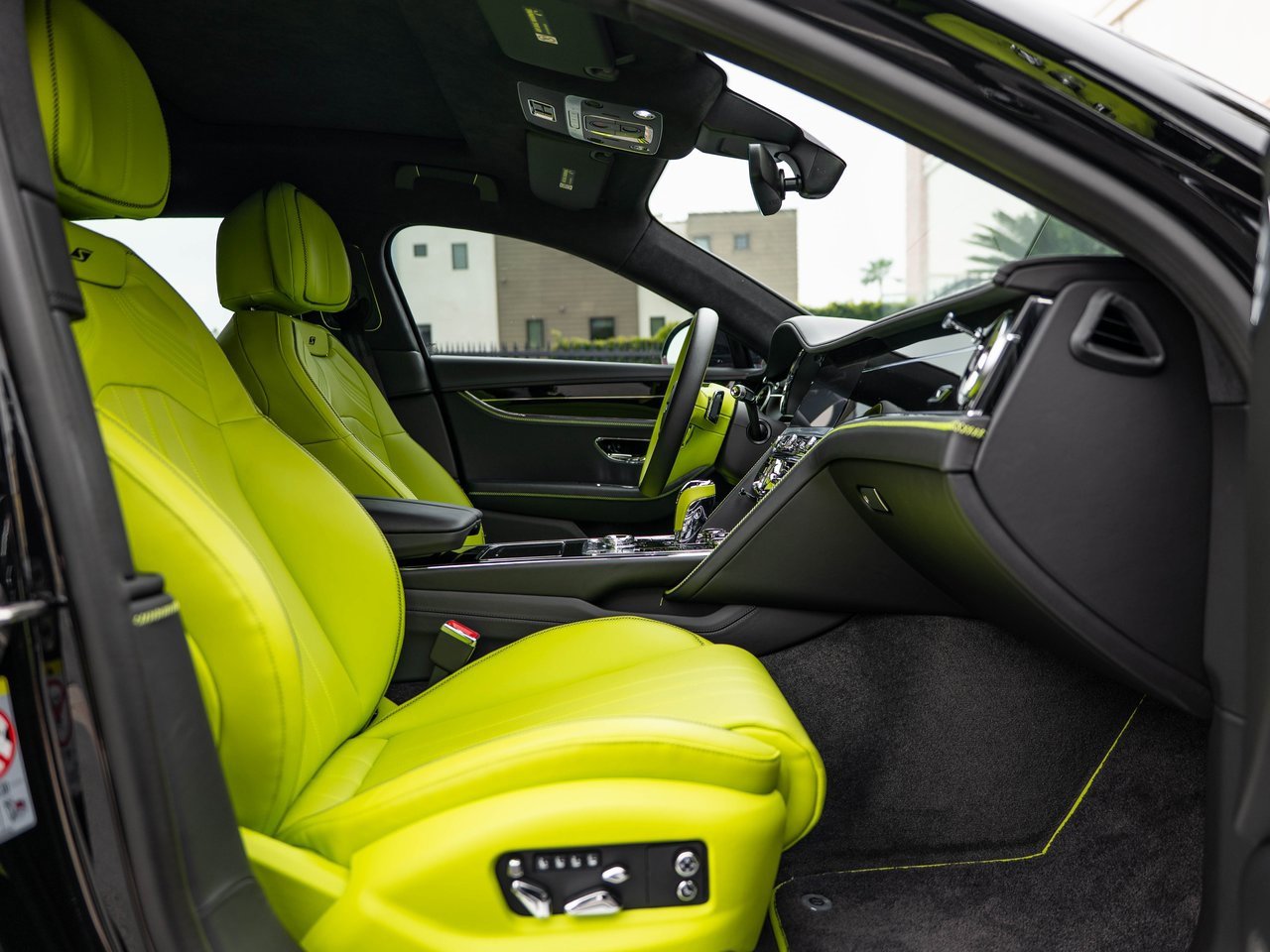 Used 2024 Bentley Flying Spur S V8 image 28