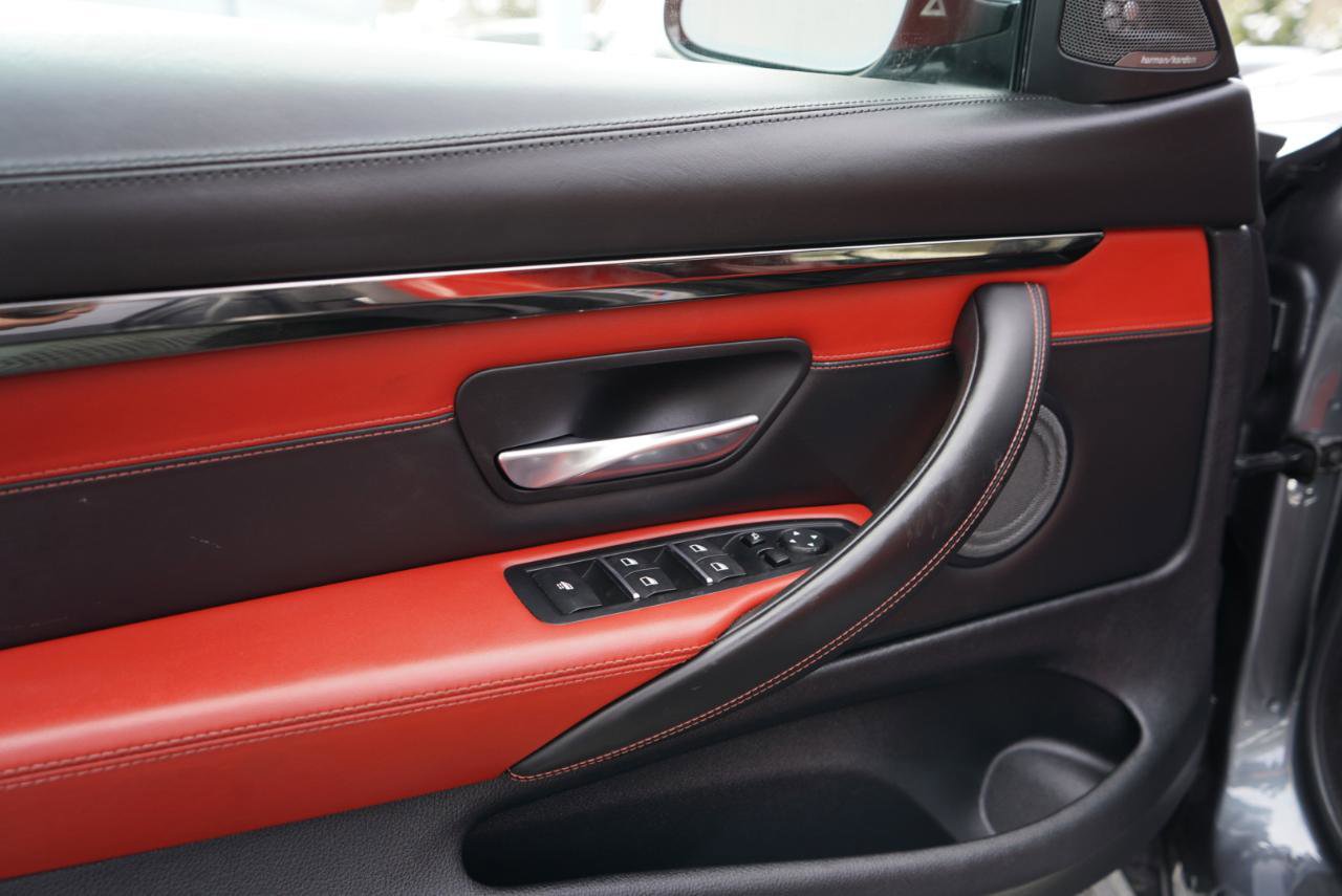 Used 2020 BMW M4 Convertible w/ Executive Package image 17