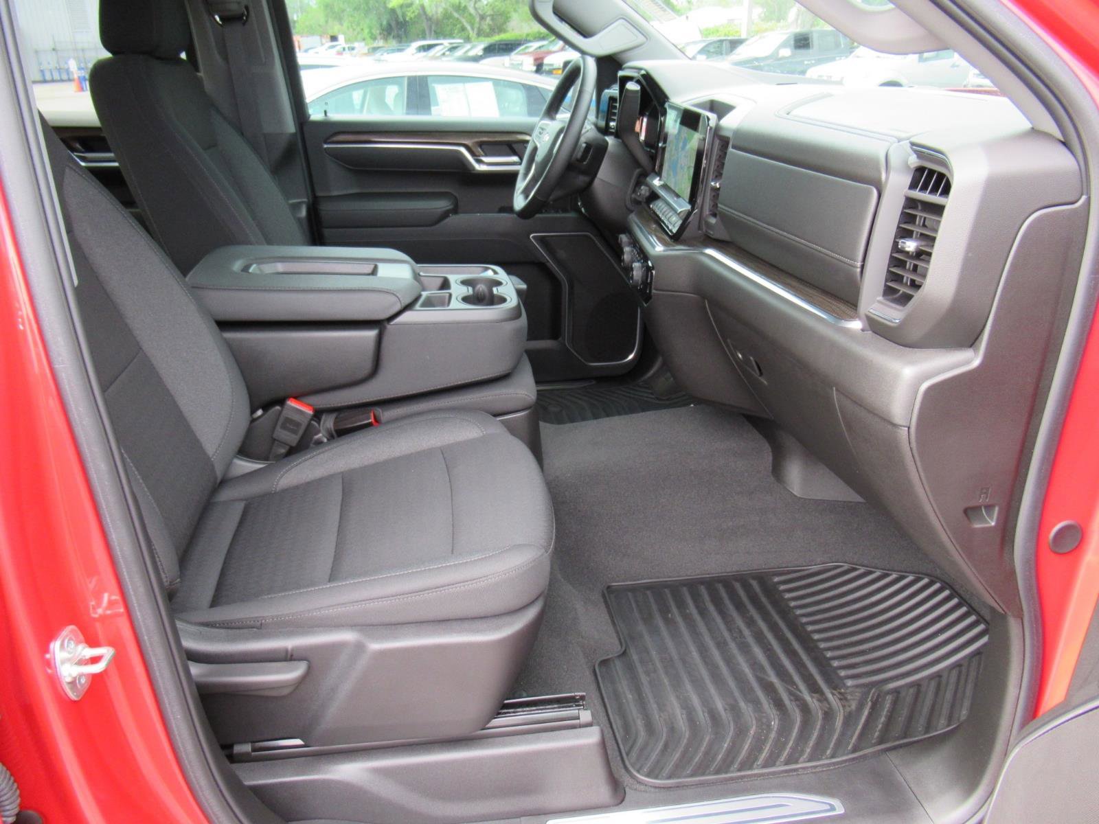 Used 2025 Chevrolet Silverado 1500 LT AWD/4WD image 11