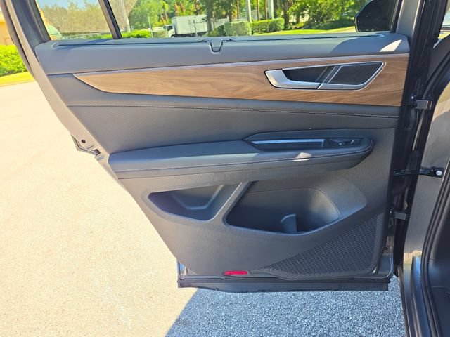 Used 2025 Volkswagen Atlas SE w/ Panoramic Sunroof Package FWD image 11