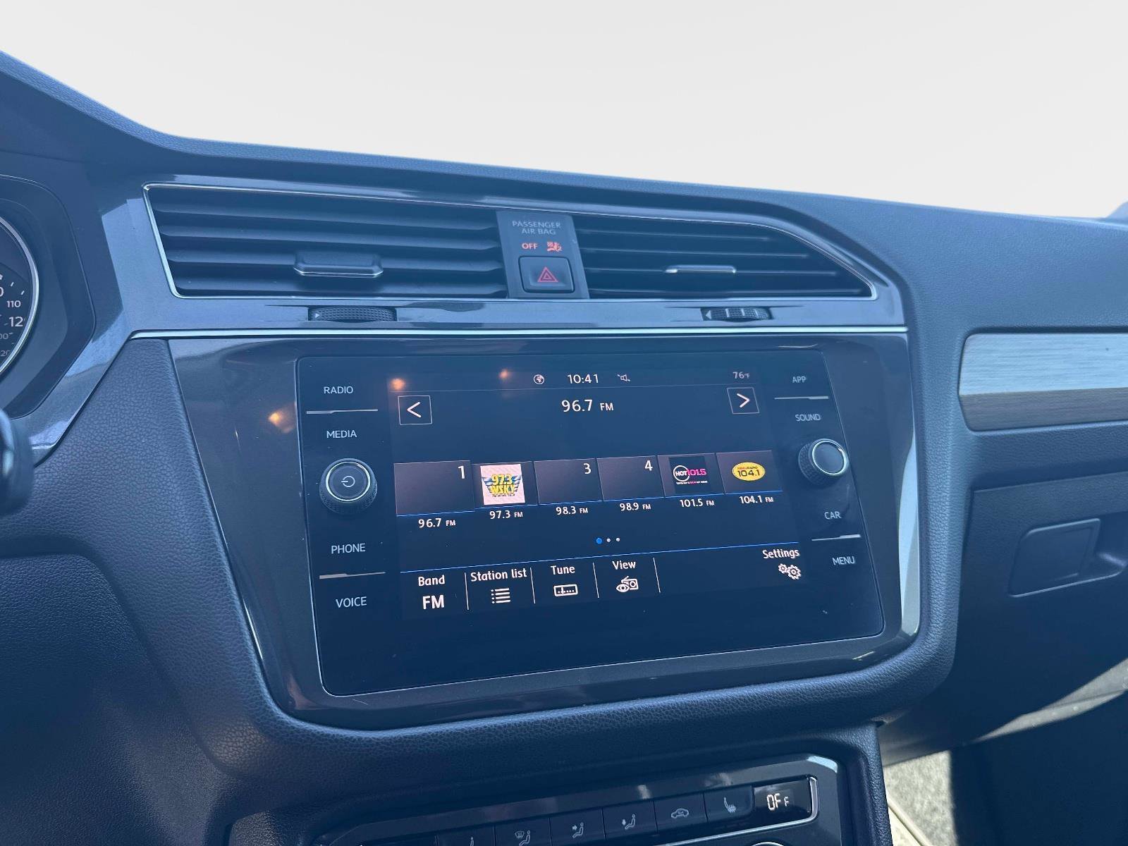 Used 2020 Volkswagen Tiguan SE image 22