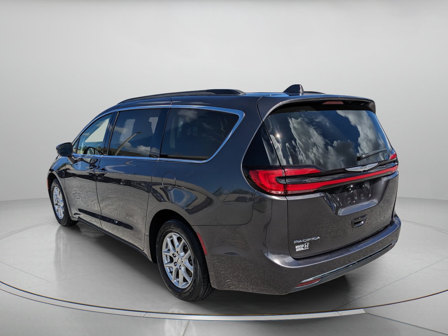 Used 2022 Chrysler Pacifica Touring-L FWD image 6