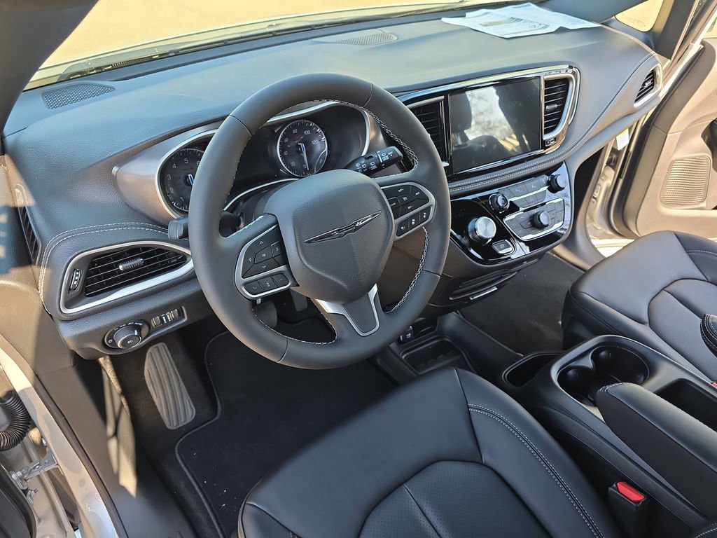New 2026 Chrysler Pacifica Select image 18