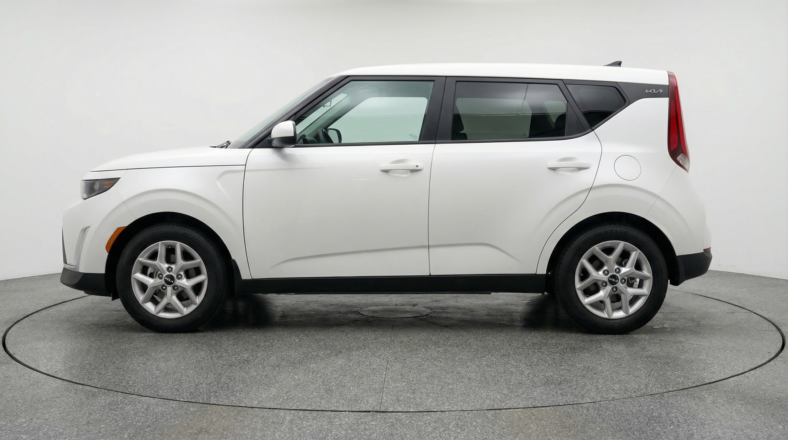 Used 2025 Kia Soul LX w/ LX Technology Package image 5