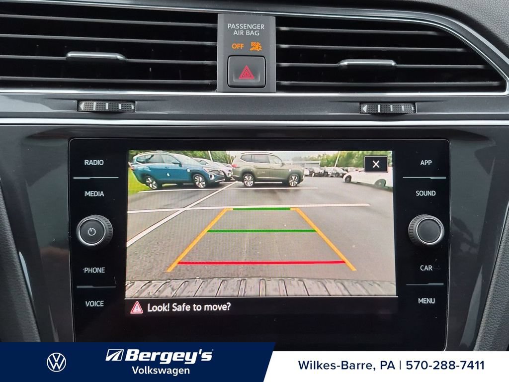 Certified 2023 Volkswagen Tiguan SE w/ Panoramic Sunroof Package FWD image 19