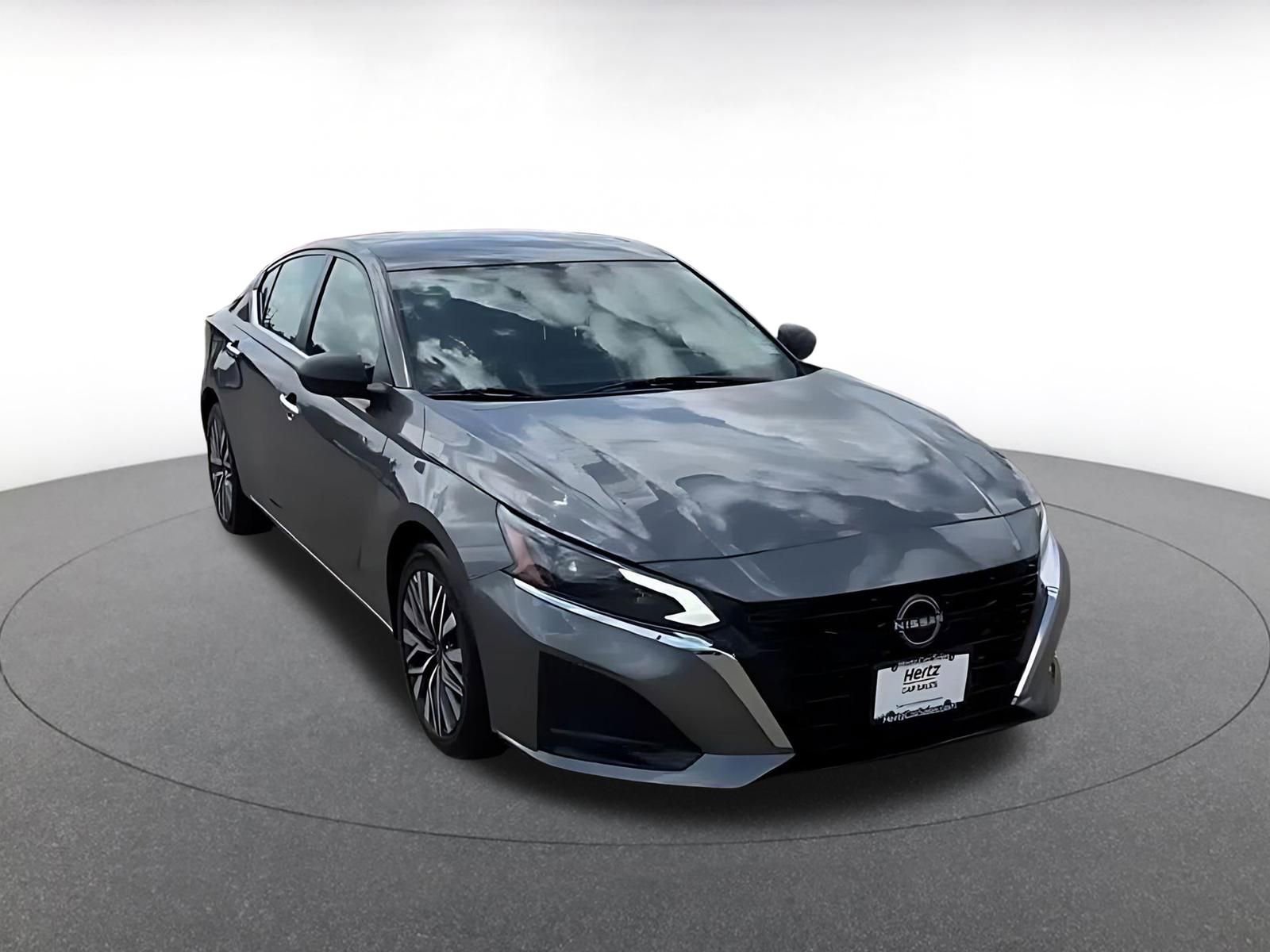 Used 2025 Nissan Altima 2.5 SV FWD image 3