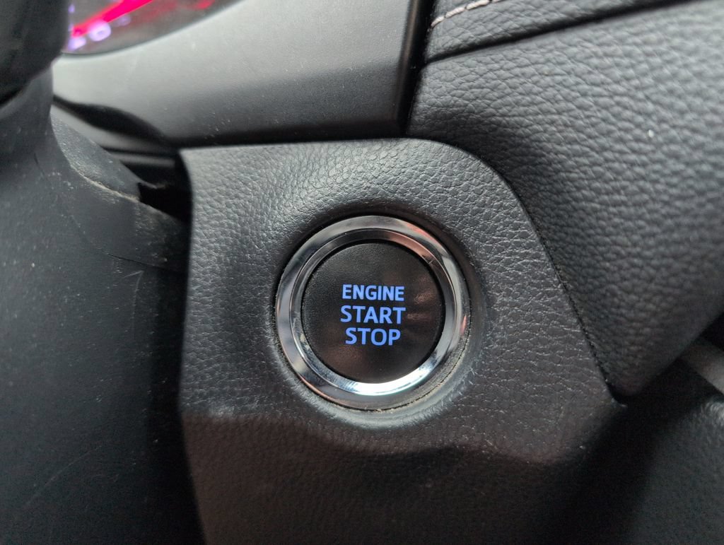 Used 2020 Toyota RAV4 XLE AWD/4WD image 19