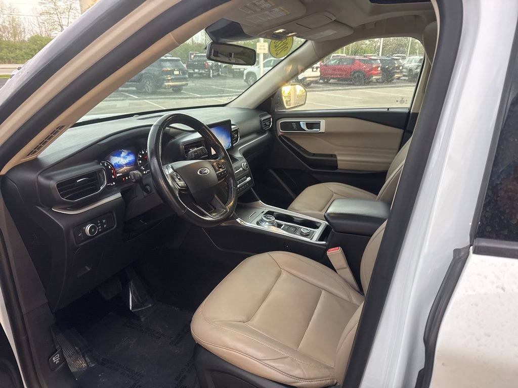 Used 2020 Ford Explorer XLT w/ Equipment Group 202A image 28