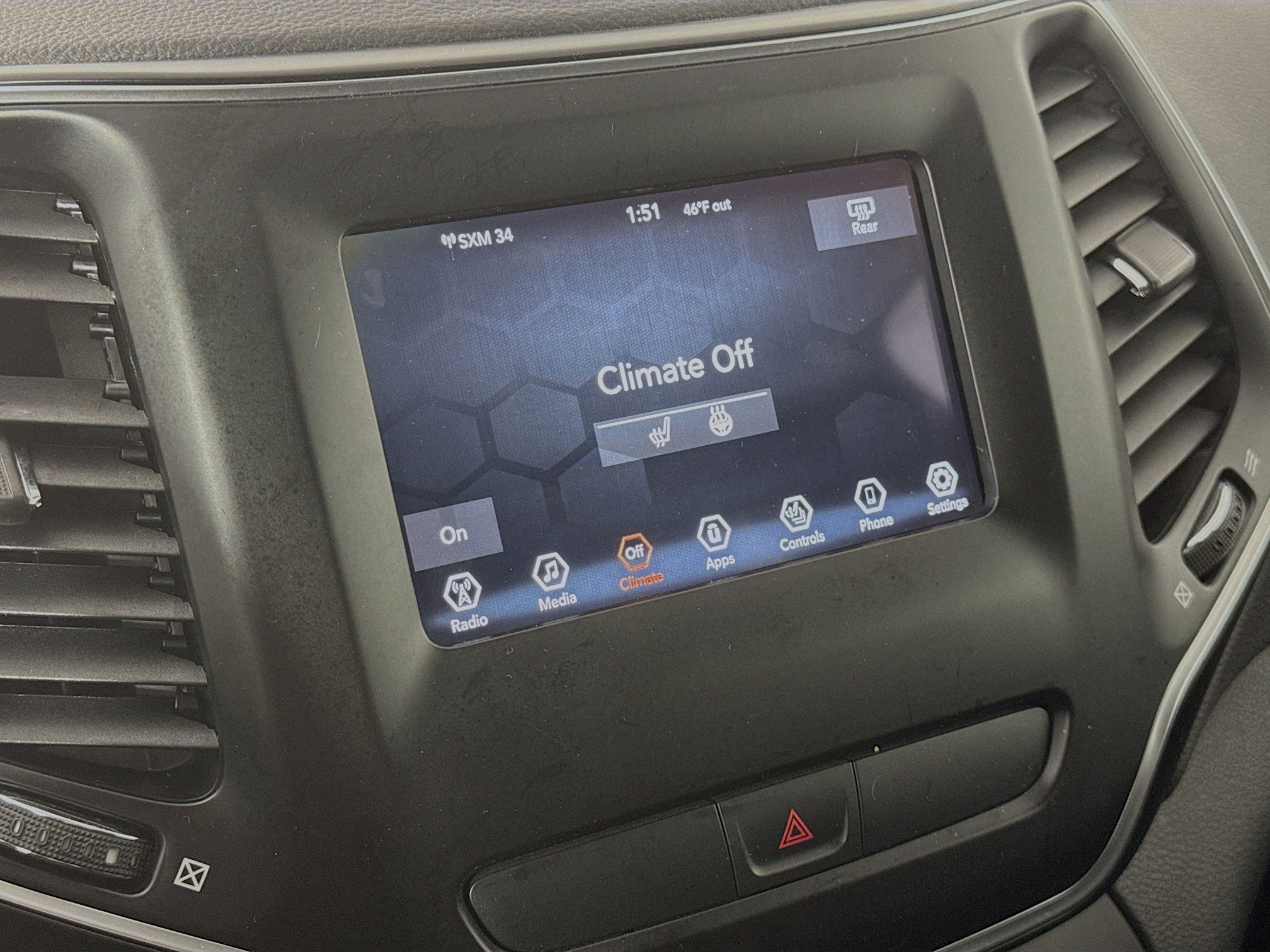 Used 2019 Jeep Cherokee Latitude w/ Cold Weather Group image 14