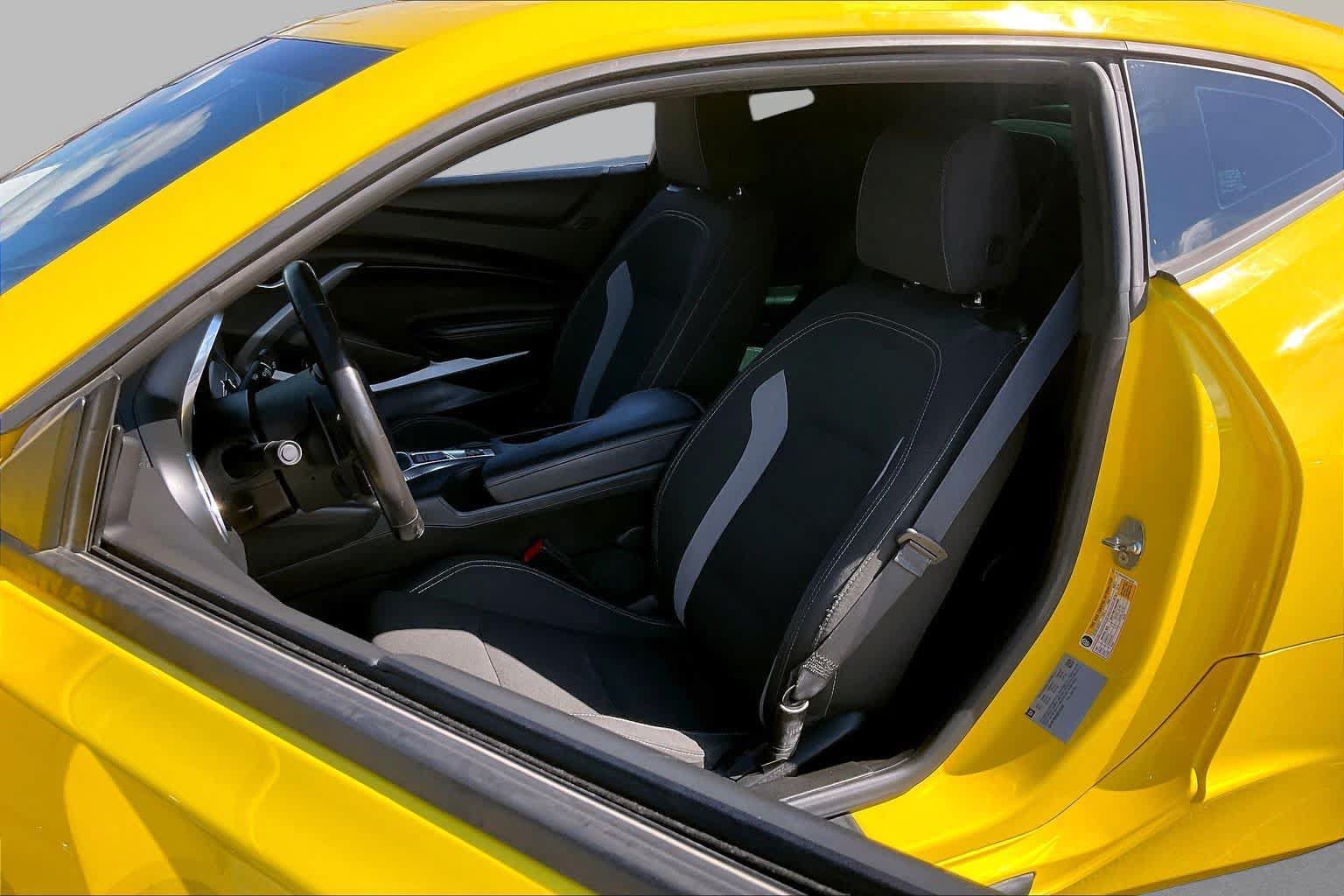 Used 2018 Chevrolet Camaro LT RWD image 9