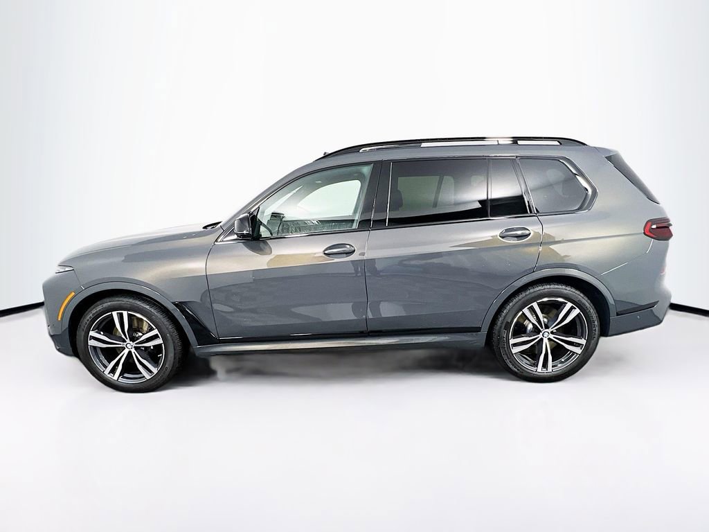 Used 2025 BMW X7 M60i image 4