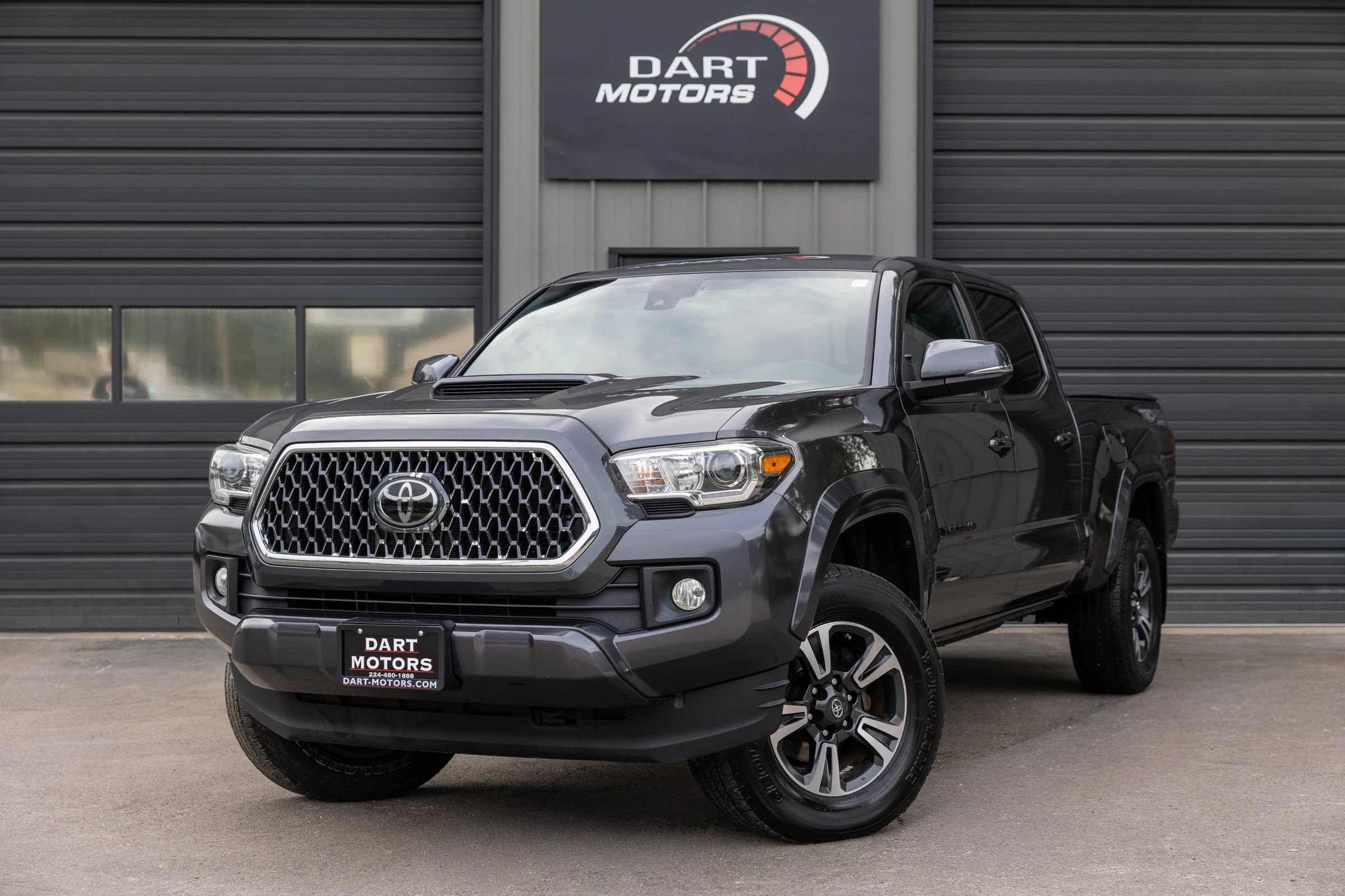 Used 2019 Toyota Tacoma TRD Sport AWD/4WD image 3
