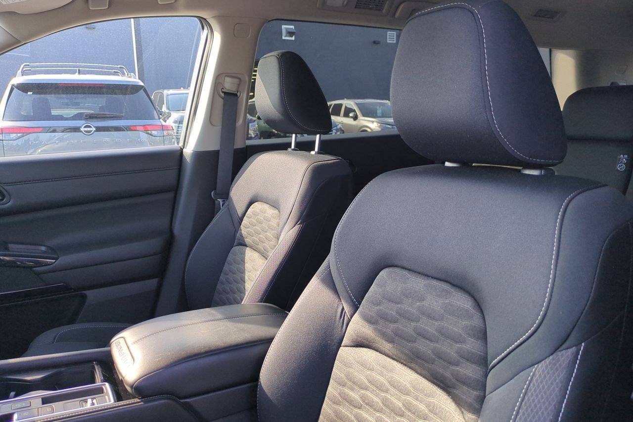 Certified 2023 Nissan Pathfinder SV FWD image 16