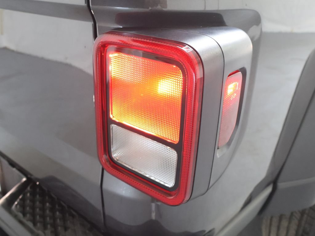 Used 2025 Jeep Gladiator Sport AWD/4WD image 31