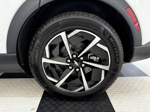 New 2026 Chevrolet Equinox EV LT image 11