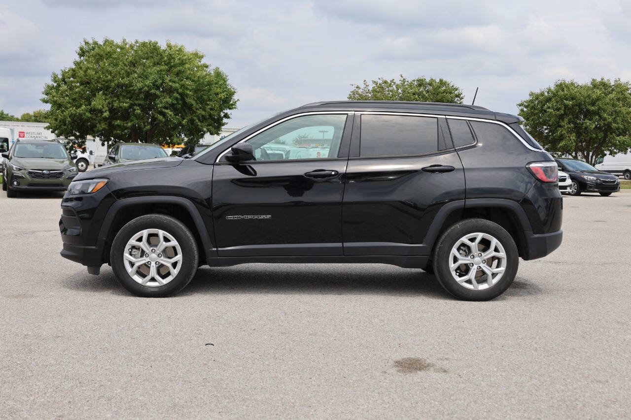 Used 2024 Jeep Compass Latitude AWD/4WD image 8