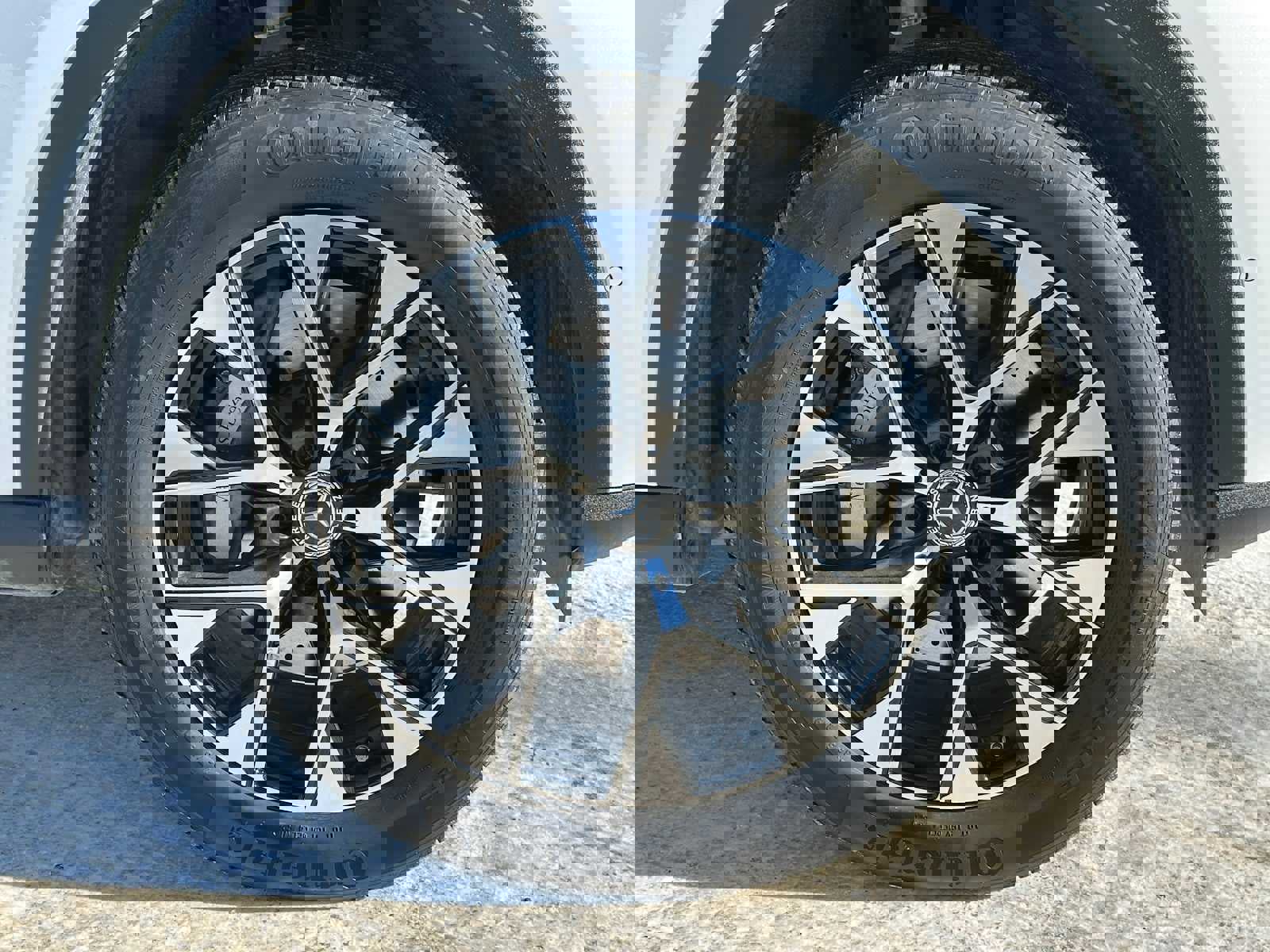 Used 2025 Mercedes-Benz GLC 350e 4MATIC image 9