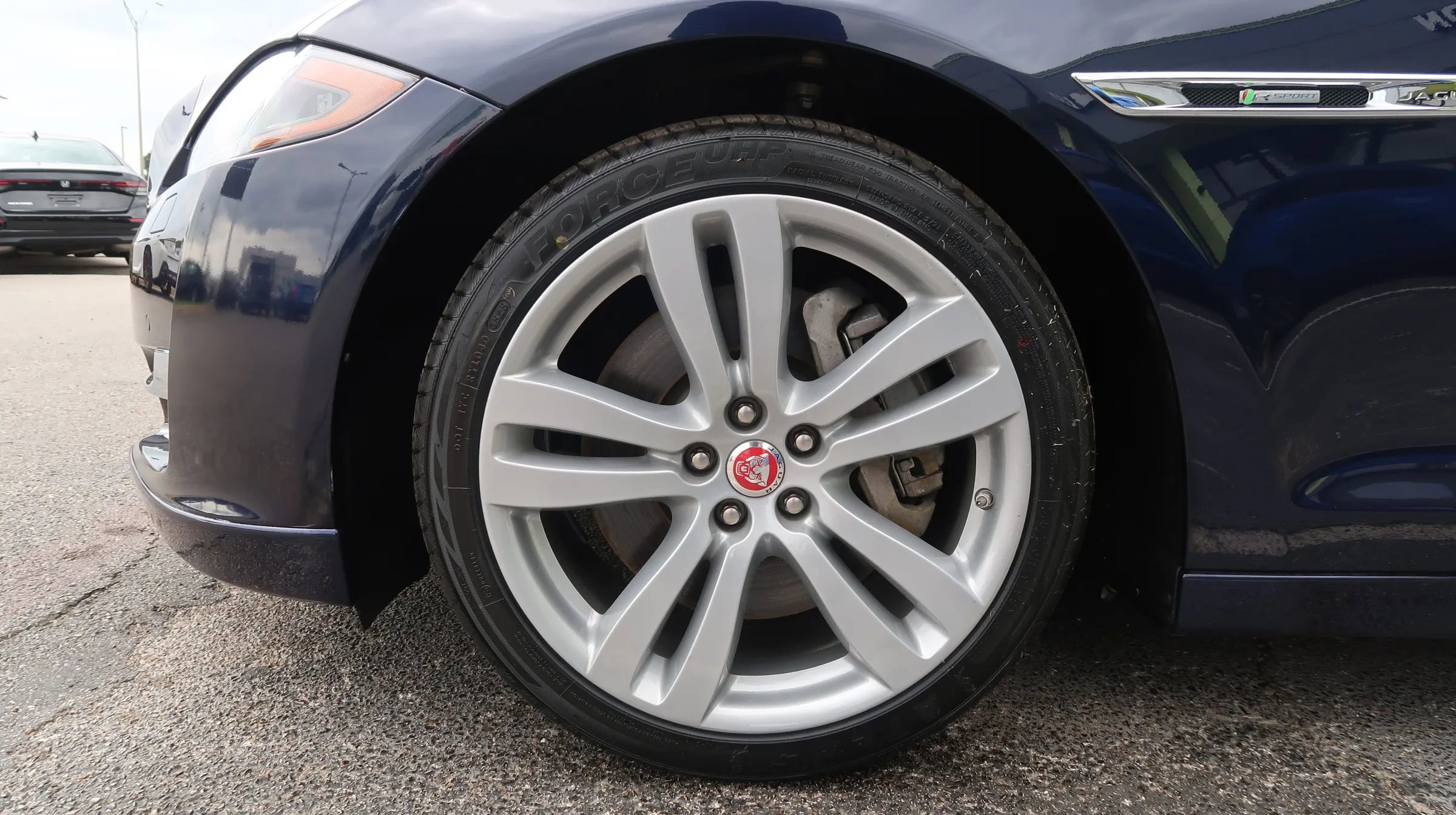 Used 2019 Jaguar XJ R-Sport RWD image 59