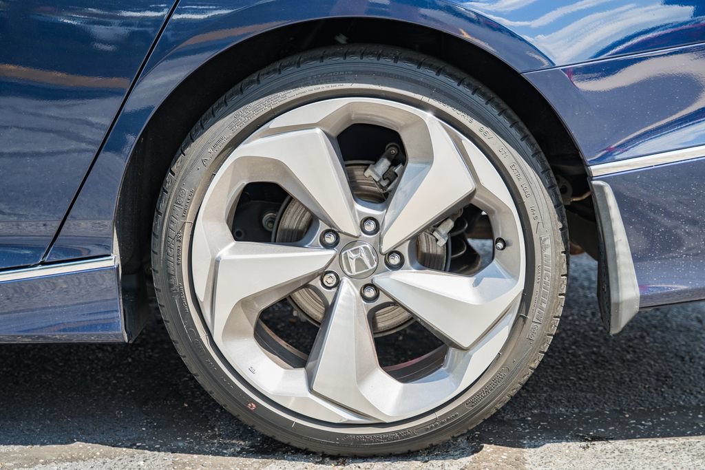 Used 2018 Honda Accord Touring image 18