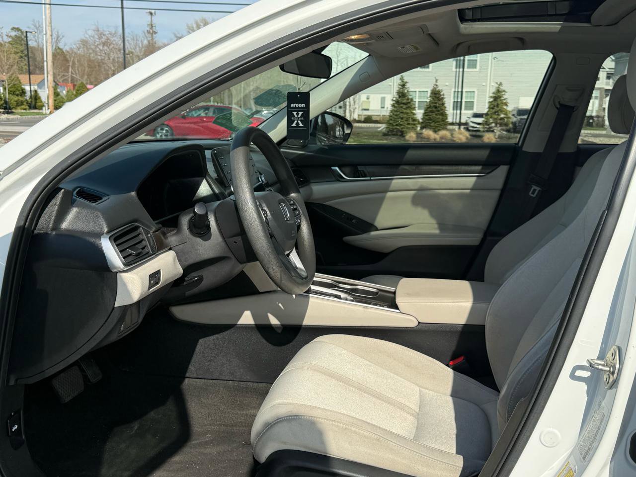 Used 2019 Honda Accord EX image 9