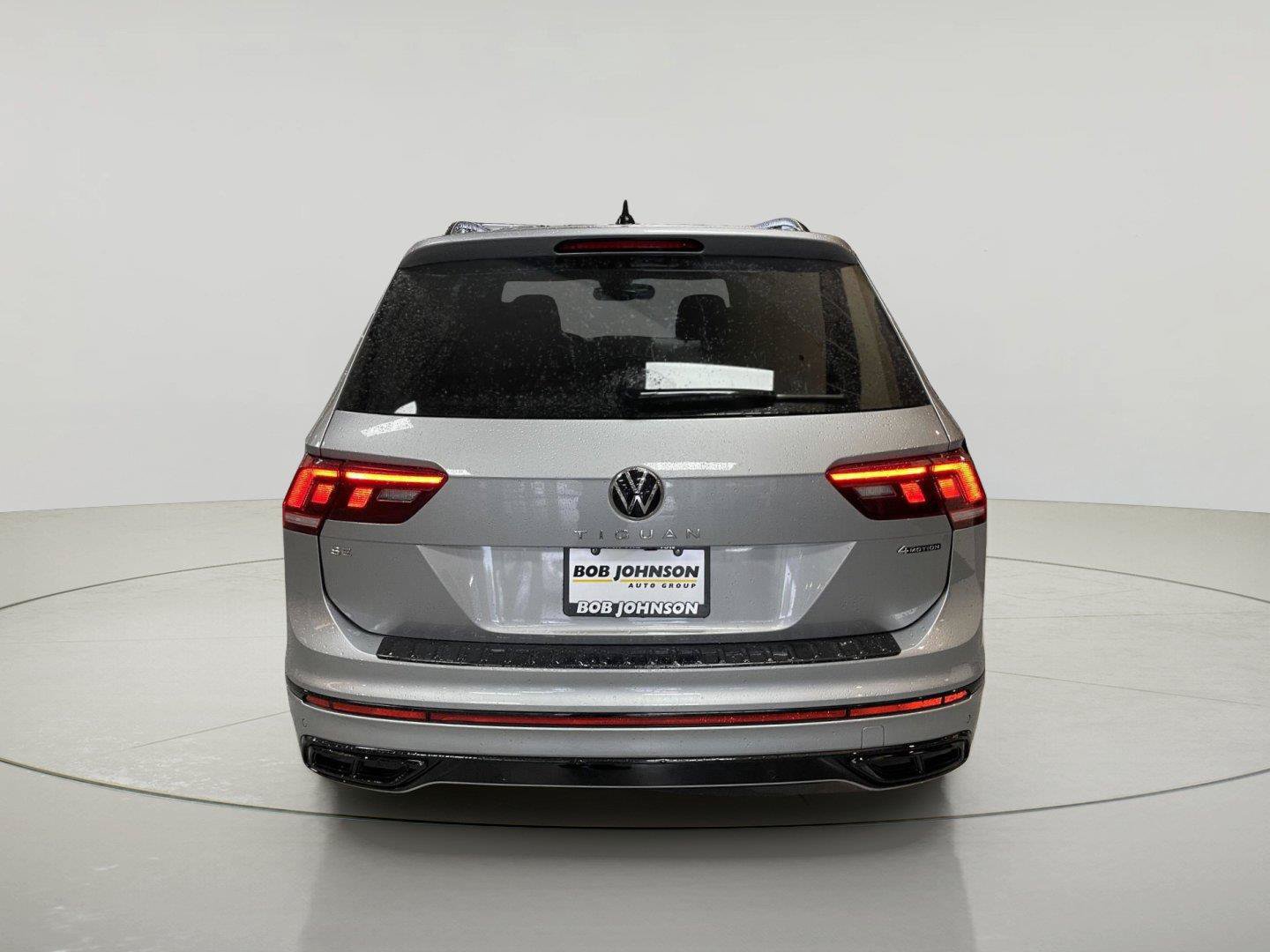 Used 2024 Volkswagen Tiguan SE R-Line AWD/4WD image 6