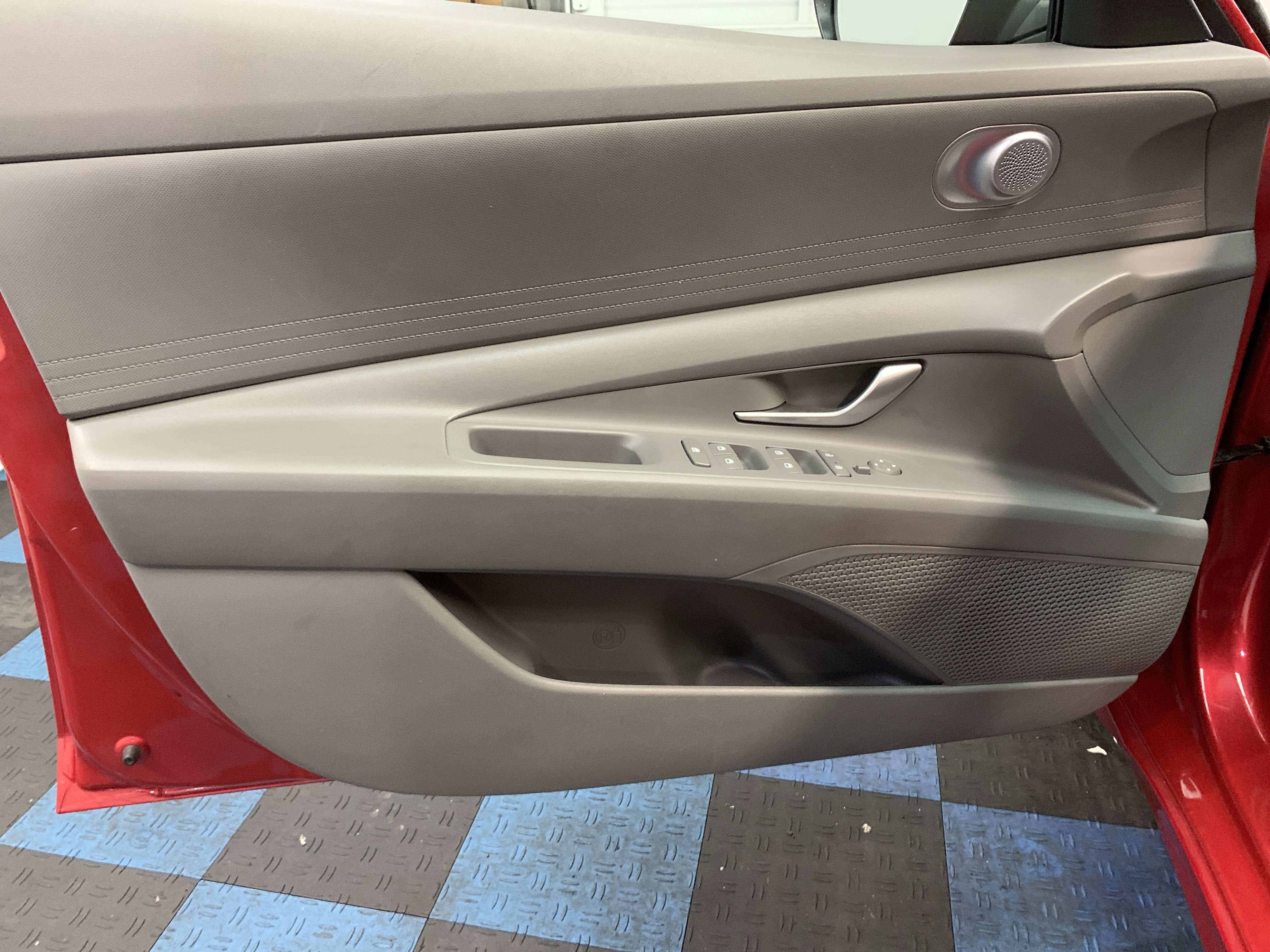 Used 2023 Hyundai Elantra SEL image 11