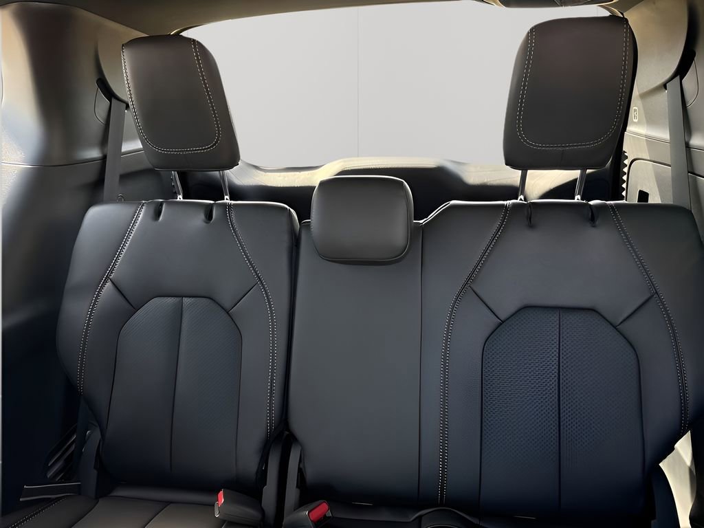 New 2025 Chrysler Pacifica Select AWD/4WD image 39