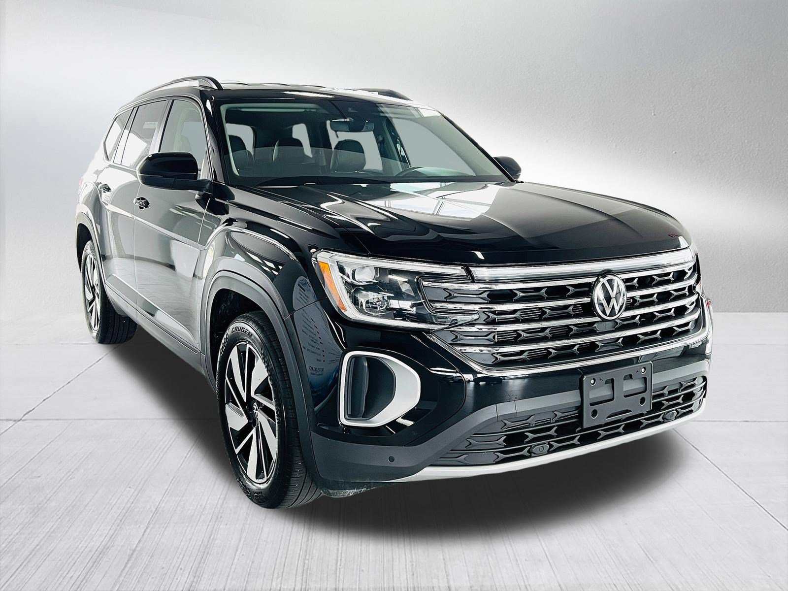 Used 2025 Volkswagen Atlas SE AWD/4WD image 4
