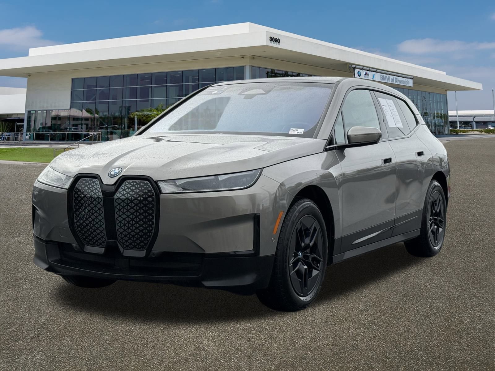 Used 2024 BMW iX xDrive50 w/ Radiant Heating Package image 4