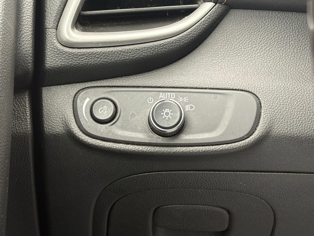 Used 2019 Chevrolet Trax LT w/ LT Convenience Package image 22