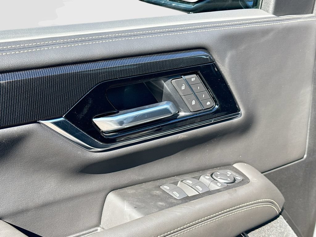 New 2026 GMC Yukon XL Elevation w/ Elevation Premium Package AWD/4WD image 18