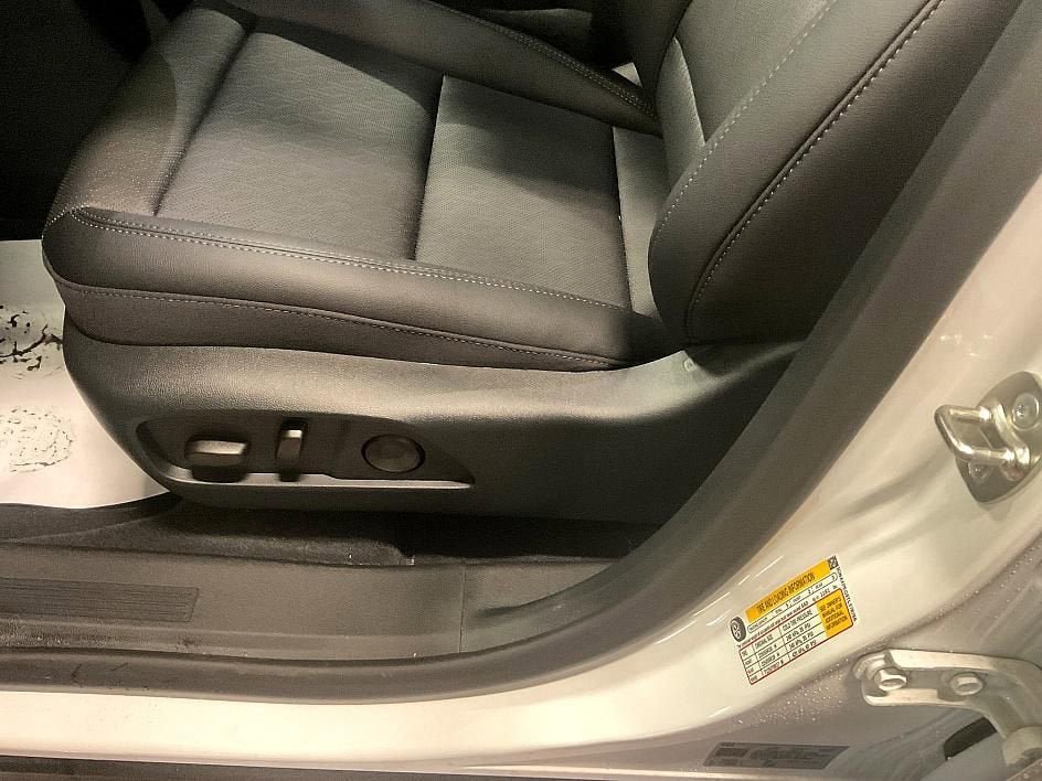 New 2026 Chevrolet Equinox LT w/ Convenience Package II image 16