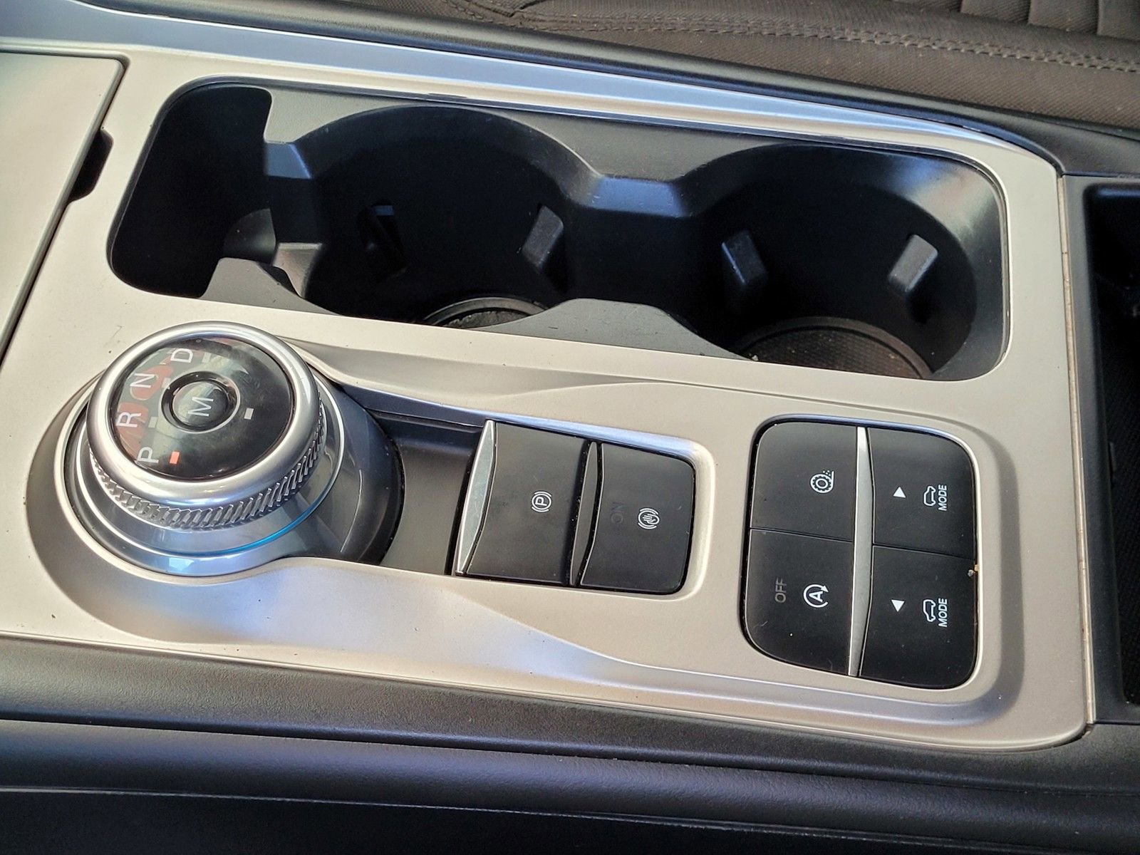 Used 2020 Ford Explorer XLT image 15