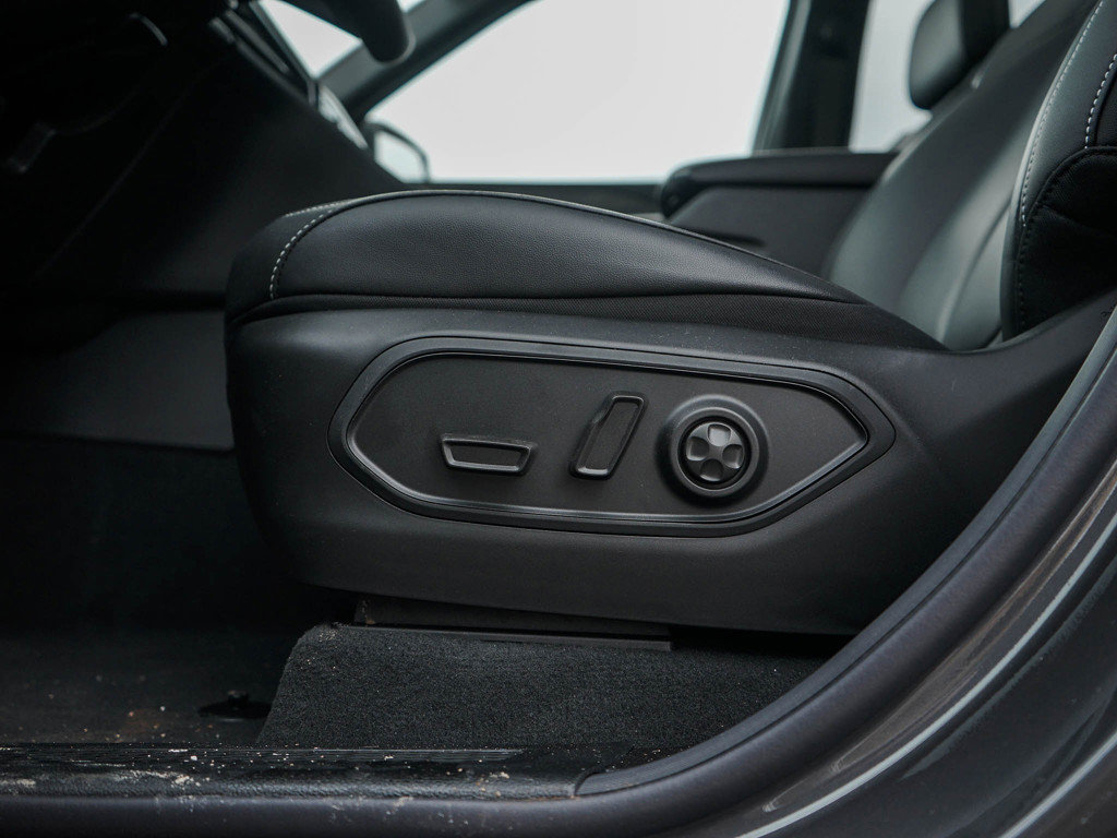 New 2025 Jeep Grand Cherokee L Limited w/ Black Appearance Package image 21