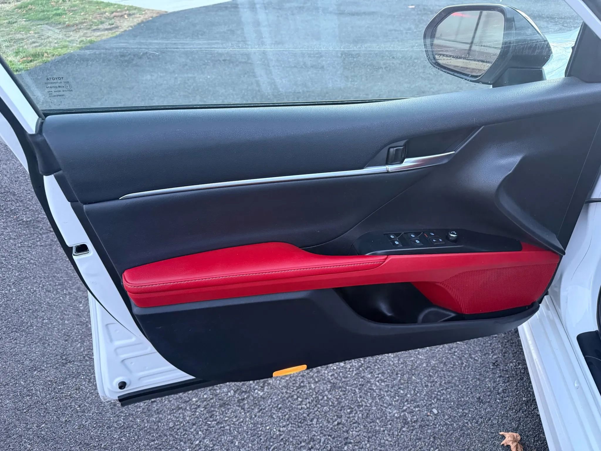 Used 2020 Toyota Camry XSE image 29