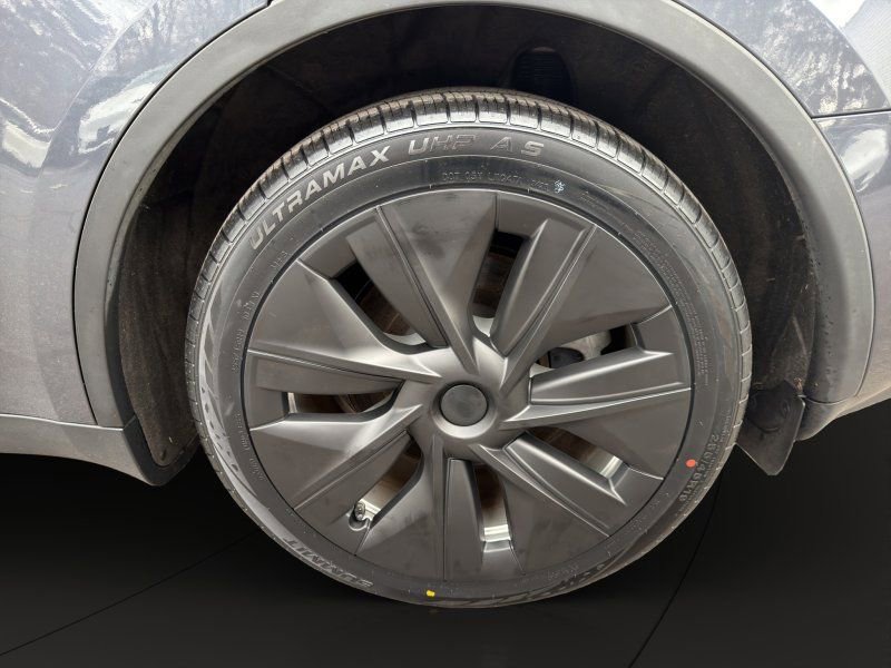 Used 2020 Tesla Model Y Long Range image 22