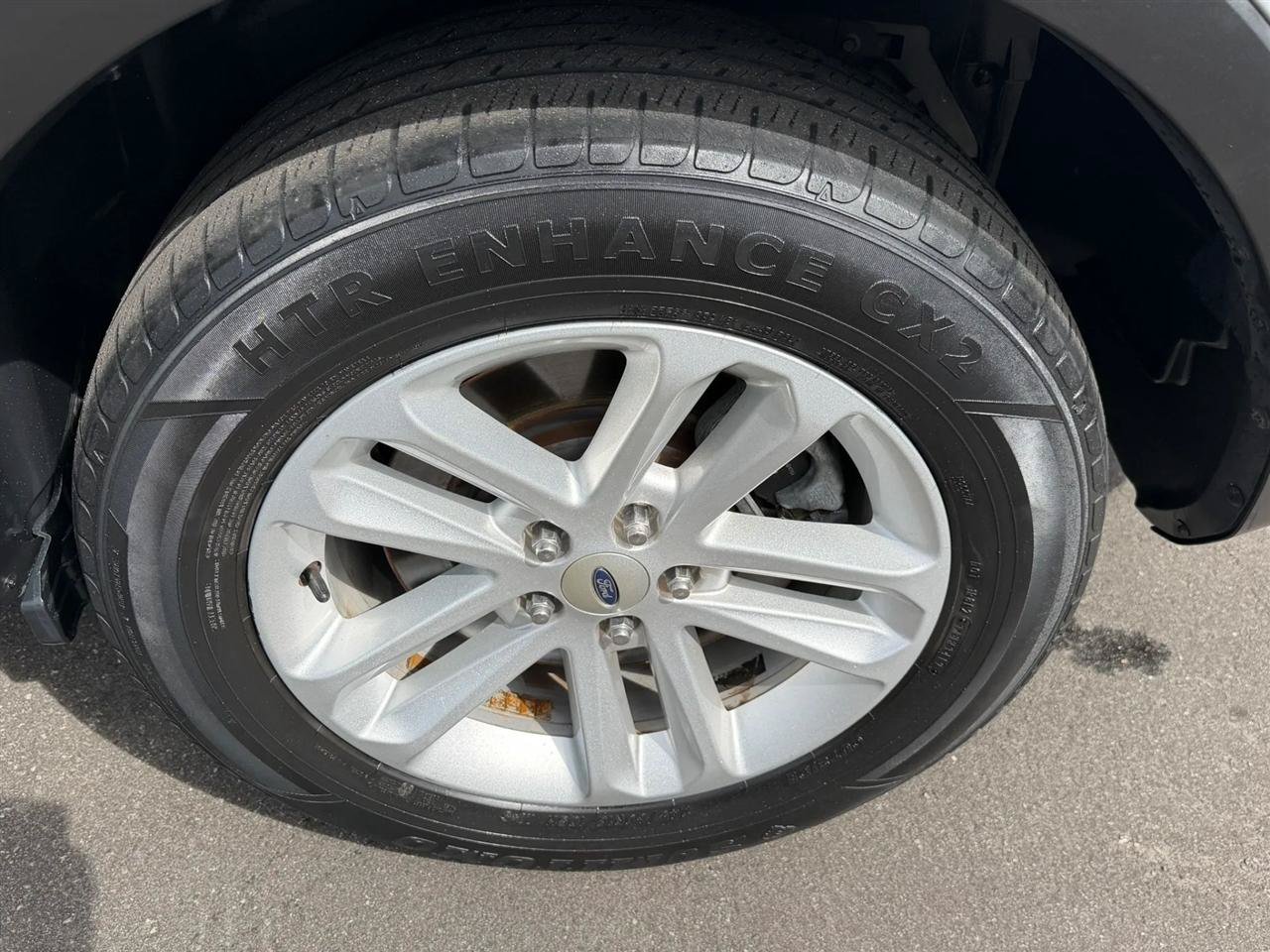 Used 2015 Ford Explorer XLT w/ Equipment Group 202B FWD image 16