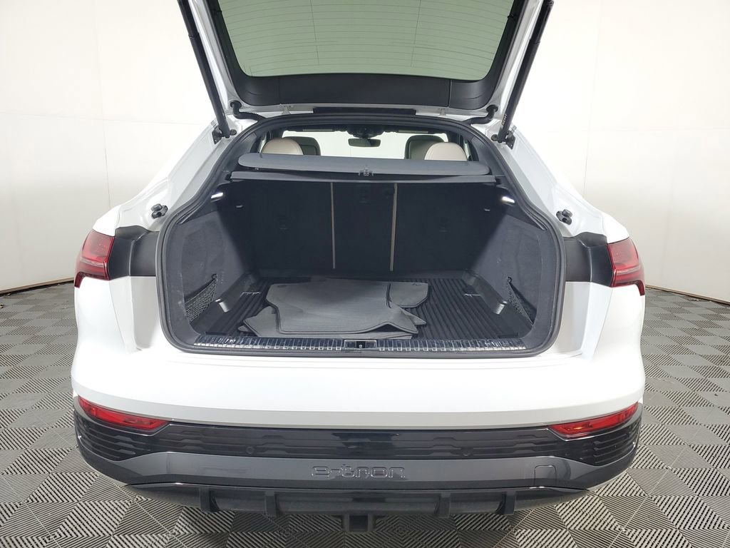 Used 2024 Audi Q8 e-tron Premium Plus w/ Premium Plus Package image 8