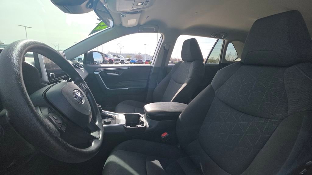 Used 2025 Toyota RAV4 XLE image 20