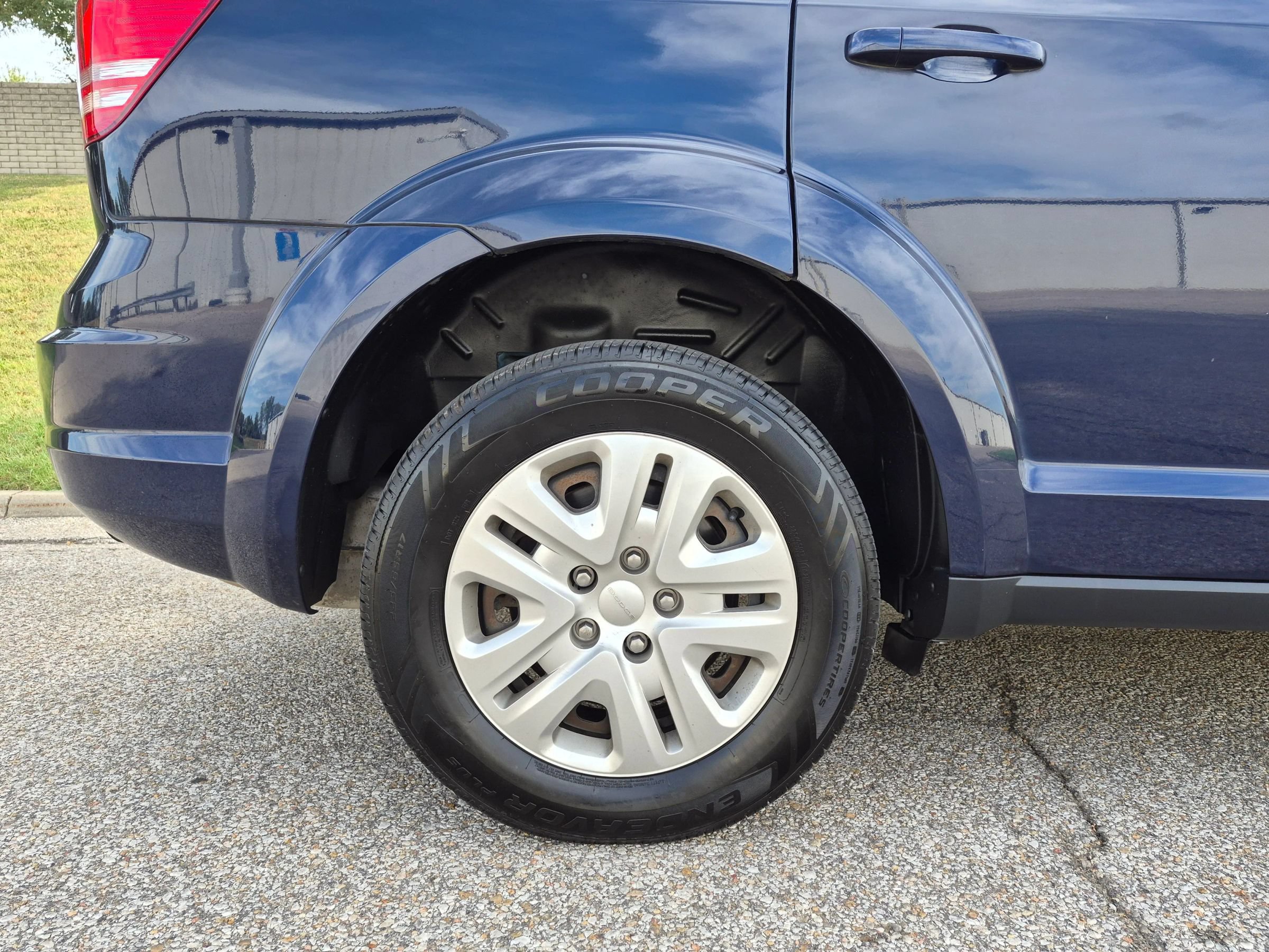 Used 2020 Dodge Journey SE FWD image 16