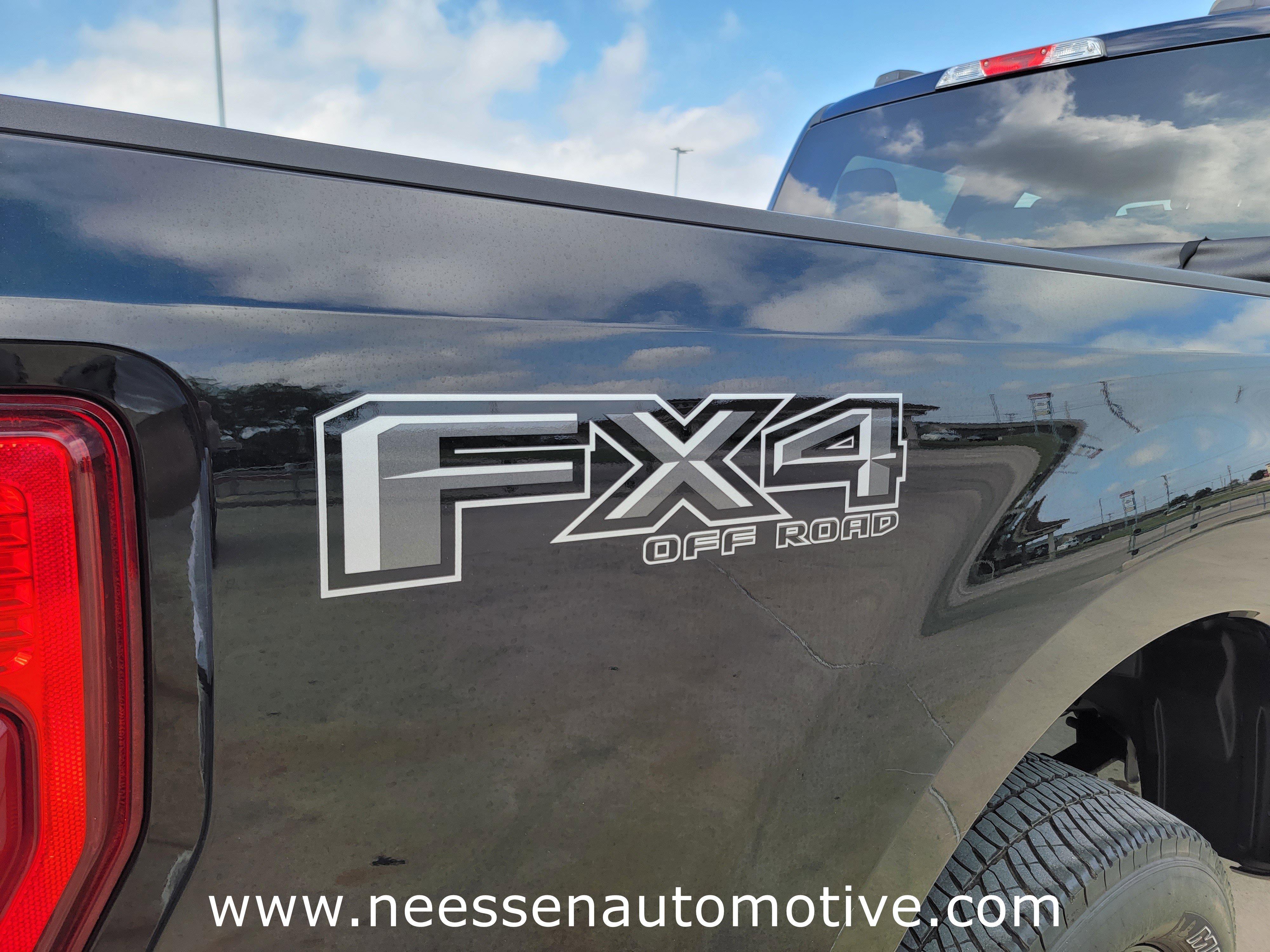 Used 2022 Ford F250 XLT w/ Black Appearance Package image 8