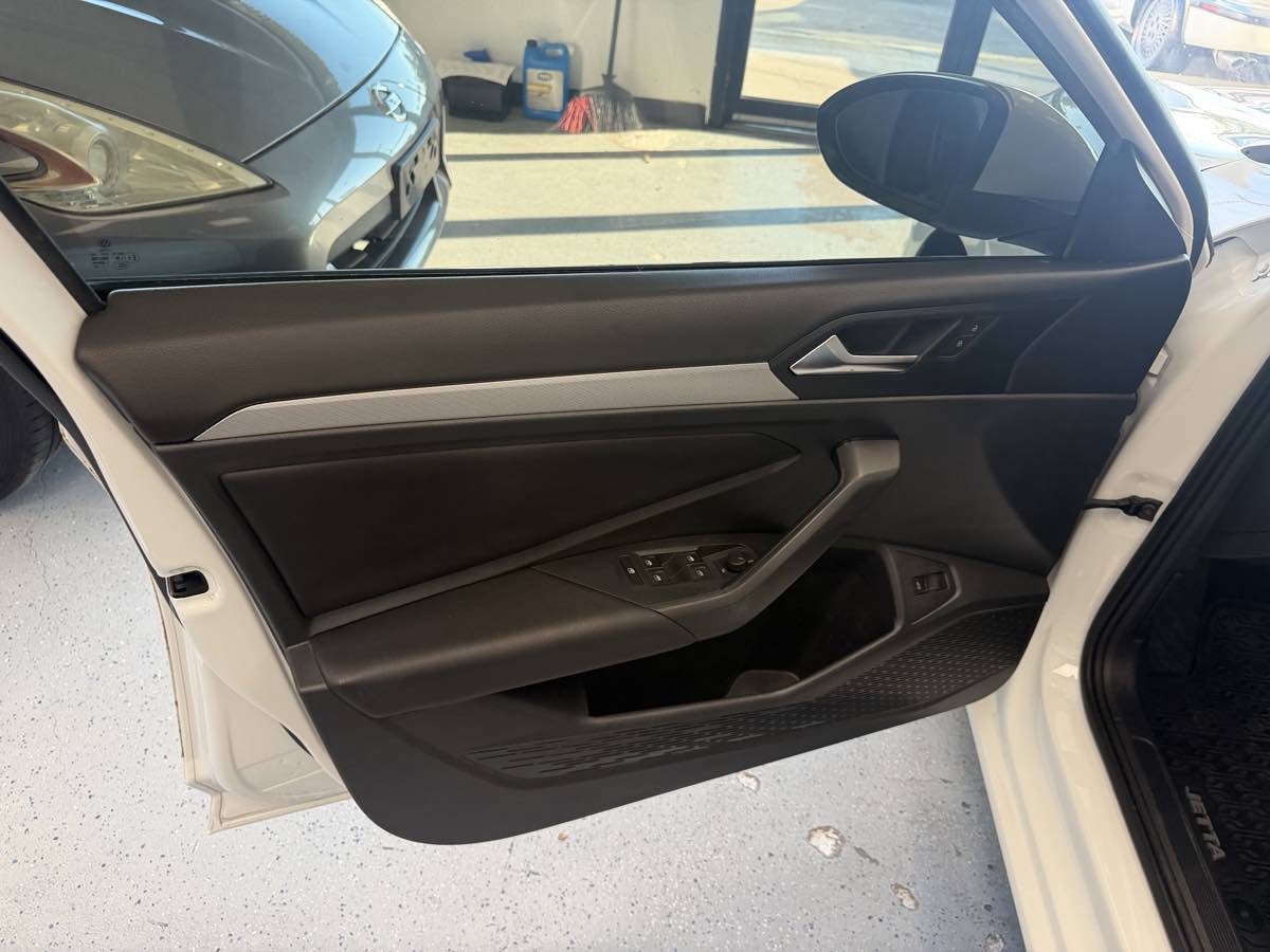 Used 2019 Volkswagen Jetta SE FWD image 26