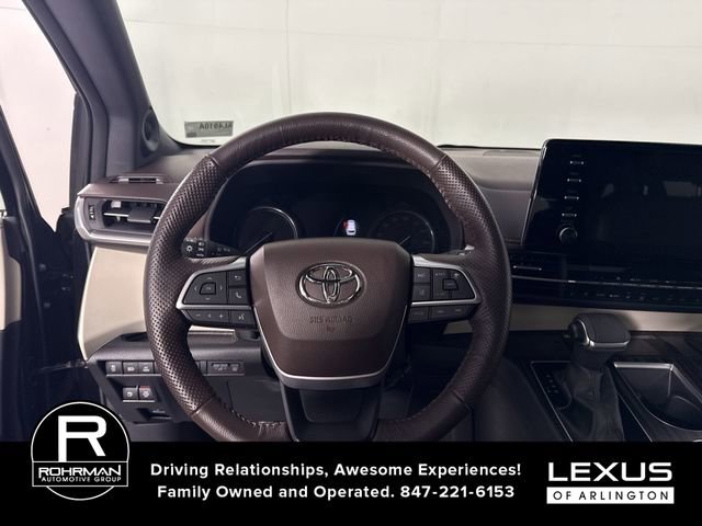 Used 2022 Toyota Sienna Platinum image 12