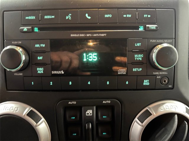 Used 2014 Jeep Wrangler Unlimited Sahara w/ Connectivity Group image 12