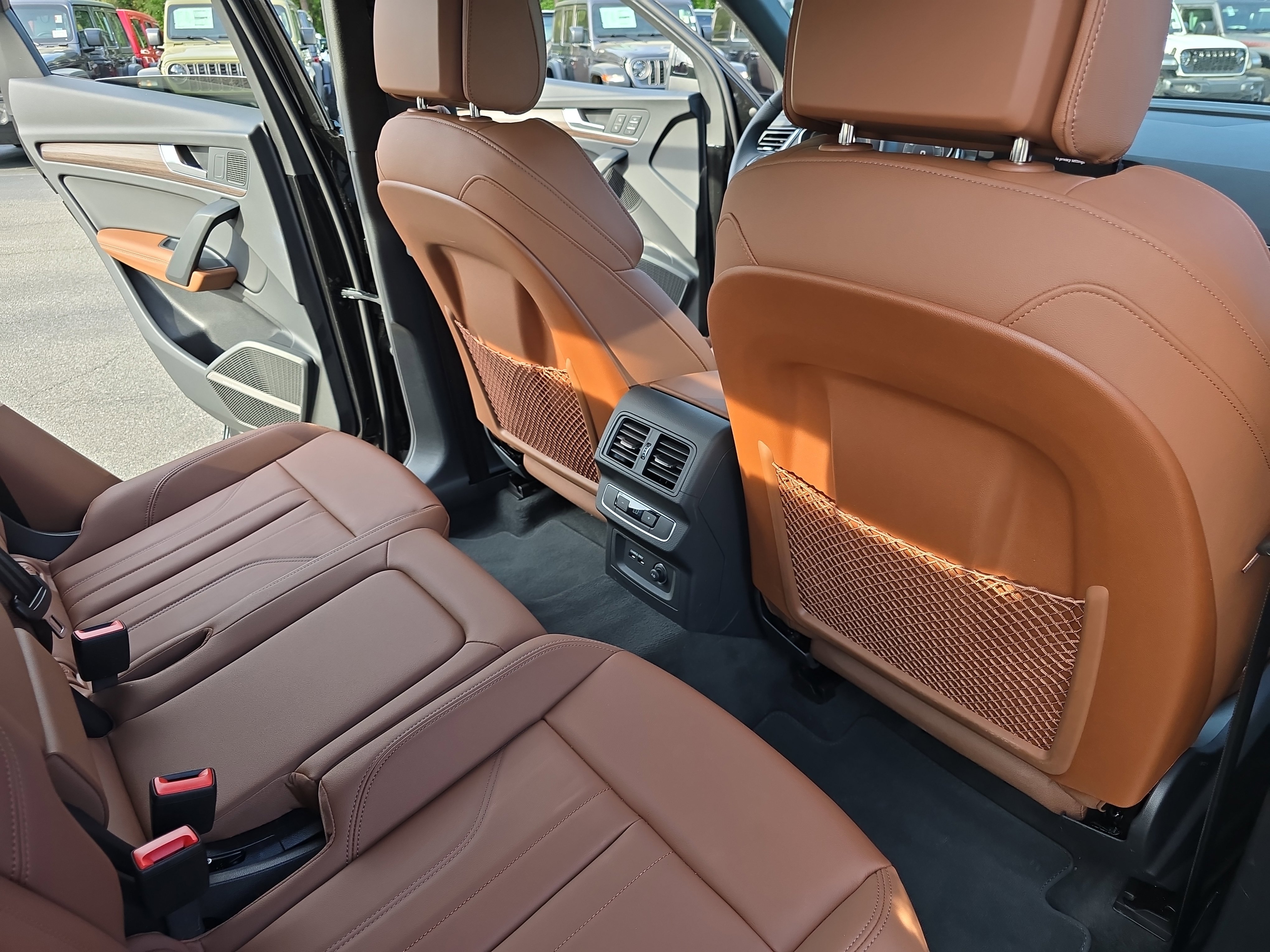 Used 2025 Audi Q5 e Premium Plus w/ Premium Plus Package image 11