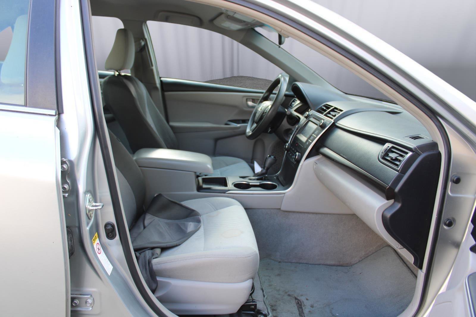 Used 2017 Toyota Camry LE image 11