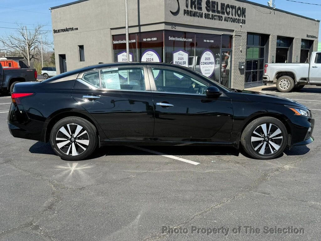 Used 2022 Nissan Altima 2.5 SV image 19